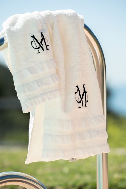 Set serviettes 60x100cm et 40x60cm Pack Élégance Méditerranée coton naturel 550g/m² volant regard posées socle piscine – Maison Trungadi